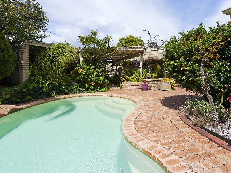 7 Jackson Ave, Winthrop WA 6150