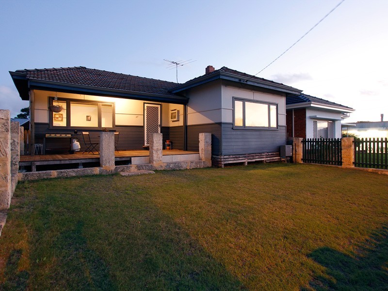 127 South St, Beaconsfield WA 6162