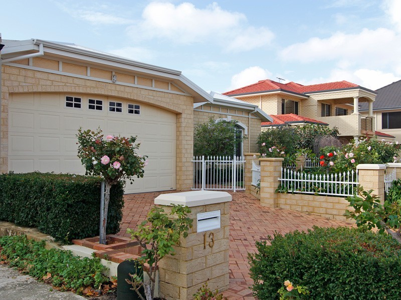 13 McNess Glade, Salter Point WA 6152