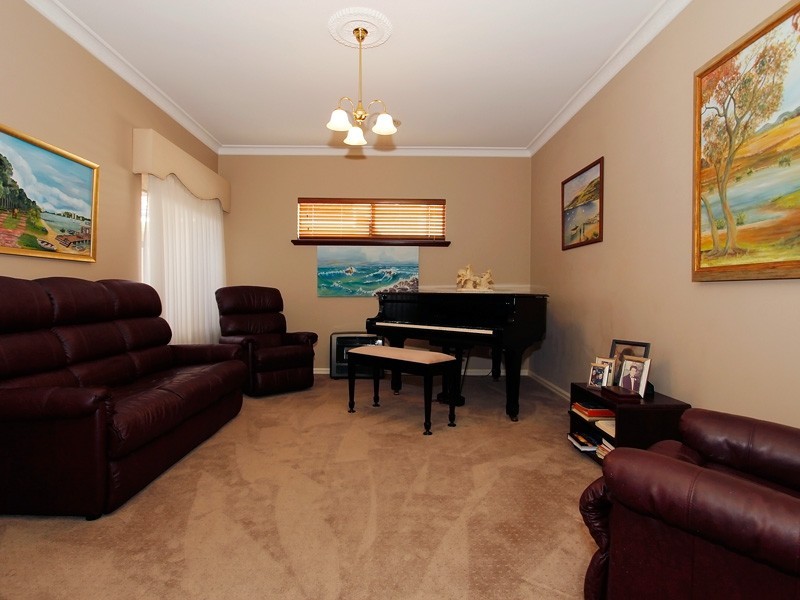 13 McNess Glade, Salter Point WA 6152