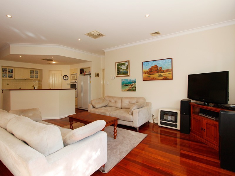 13 McNess Glade, Salter Point WA 6152