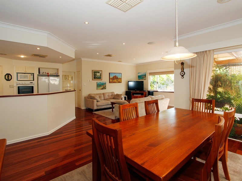 13 McNess Glade, Salter Point WA 6152