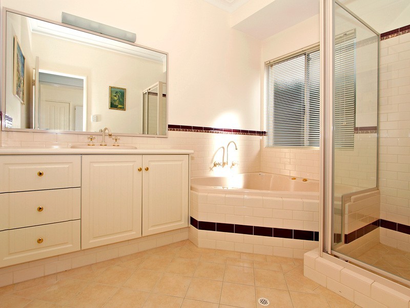 13 McNess Glade, Salter Point WA 6152