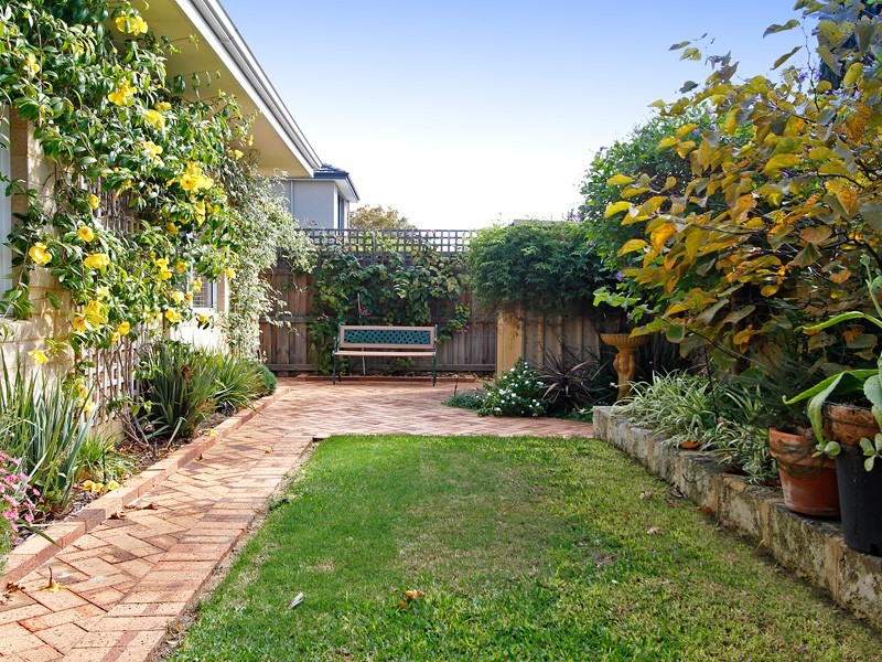 13 McNess Glade, Salter Point WA 6152