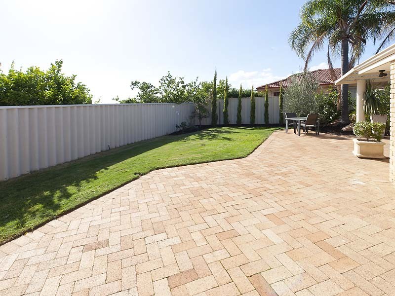23 Richardson Arc, Winthrop WA 6150