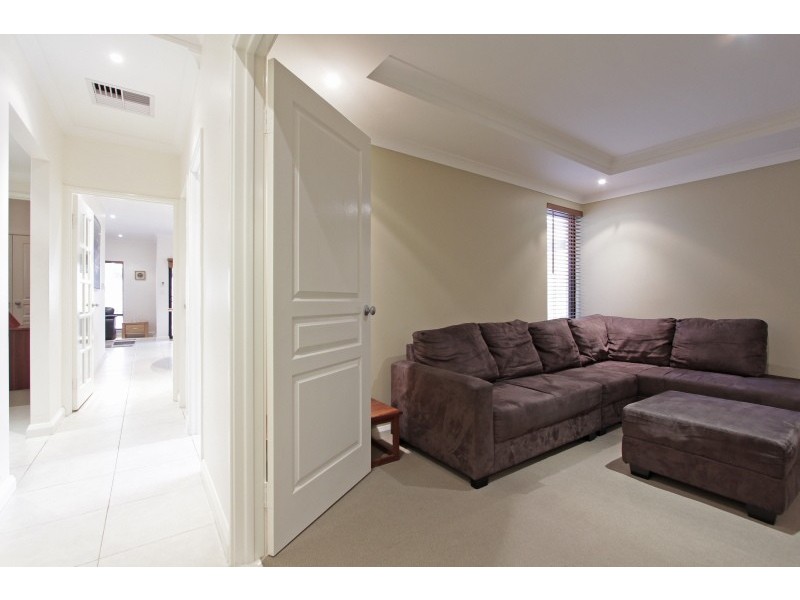 11a Barclay Rd, Kardinya WA 6163