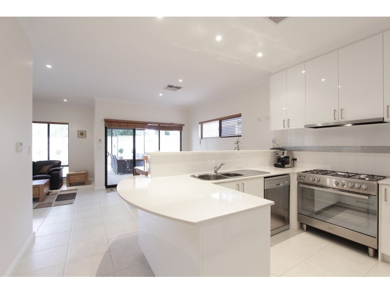 11a Barclay Rd, Kardinya WA 6163