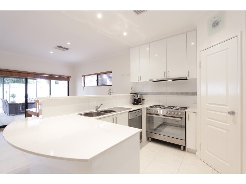 11a Barclay Rd, Kardinya WA 6163