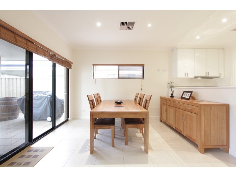 11a Barclay Rd, Kardinya WA 6163