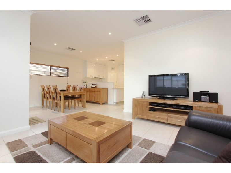 11a Barclay Rd, Kardinya WA 6163