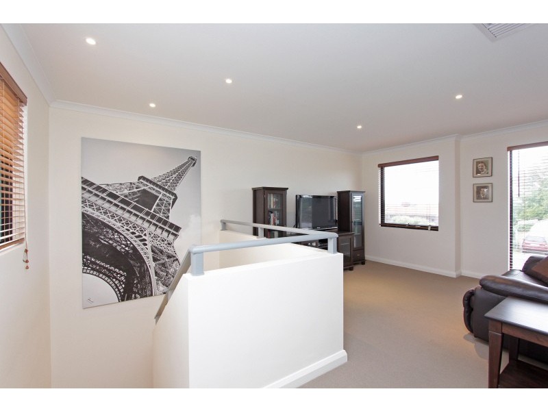 11a Barclay Rd, Kardinya WA 6163