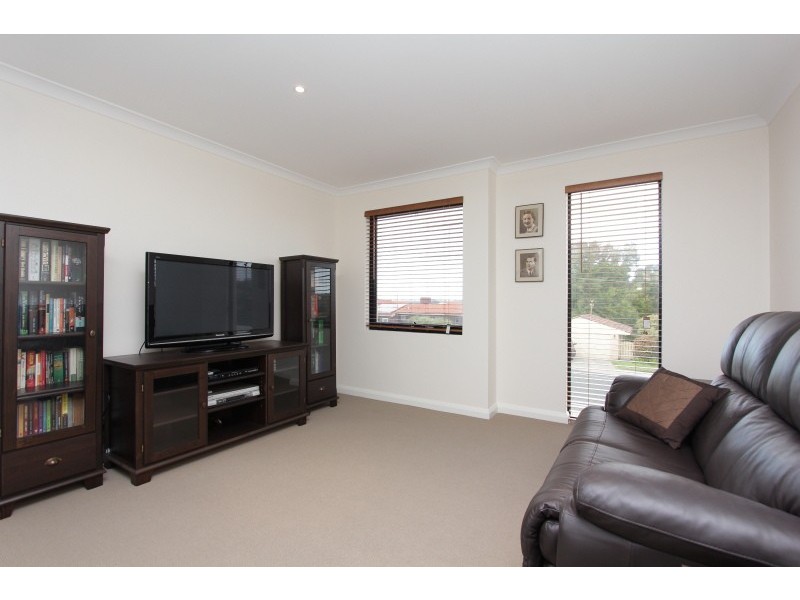 11a Barclay Rd, Kardinya WA 6163