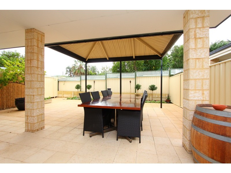 11a Barclay Rd, Kardinya WA 6163
