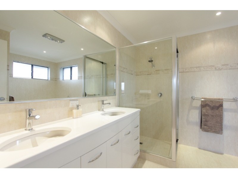 11a Barclay Rd, Kardinya WA 6163