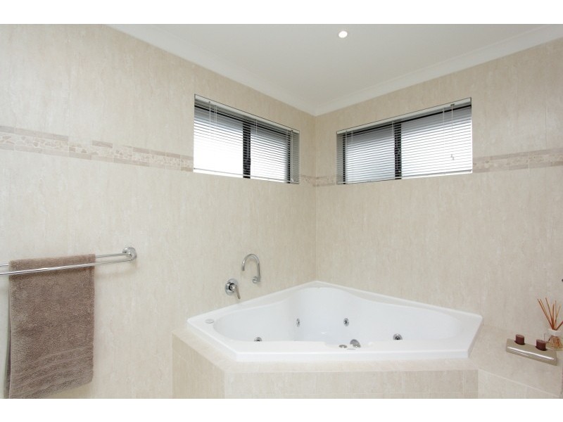 11a Barclay Rd, Kardinya WA 6163