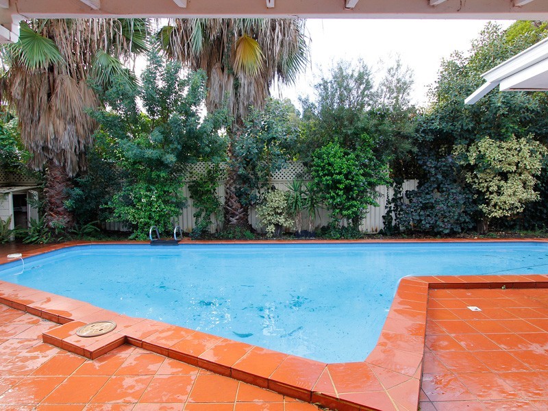 115 Stoneham Rd, Attadale WA 6156