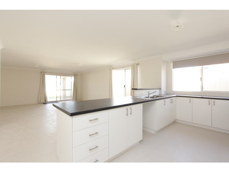 71 Winterfold Rd, Hamilton Hill WA 6163