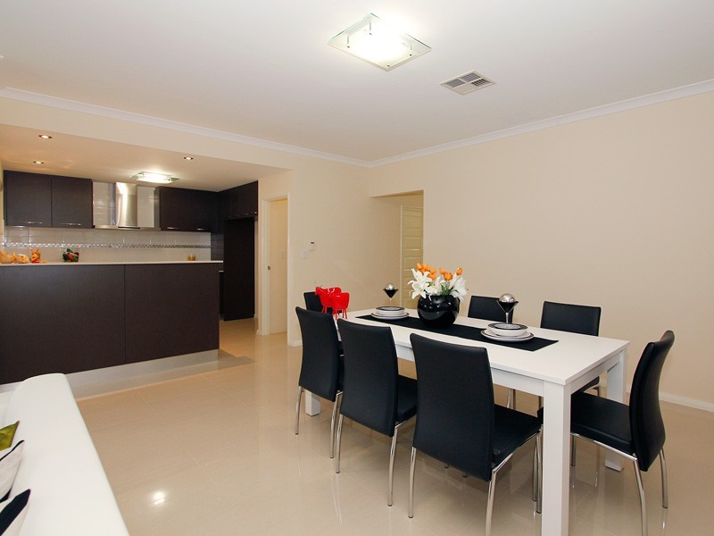 30b Henley Rd, Ardross WA 6153