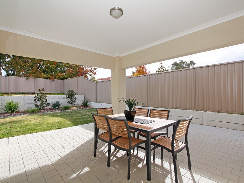 30b Henley Rd, Ardross WA 6153
