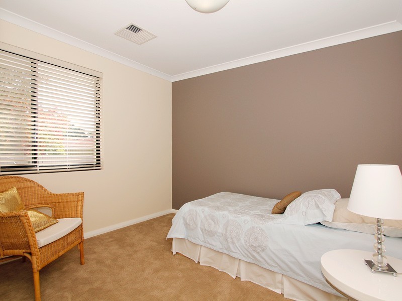 30b Henley Rd, Ardross WA 6153