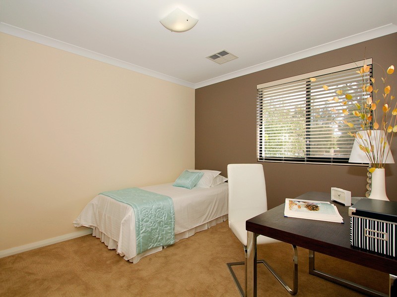 30b Henley Rd, Ardross WA 6153