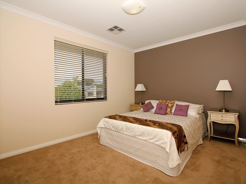30b Henley Rd, Ardross WA 6153