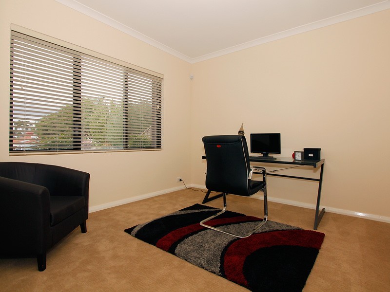 30b Henley Rd, Ardross WA 6153