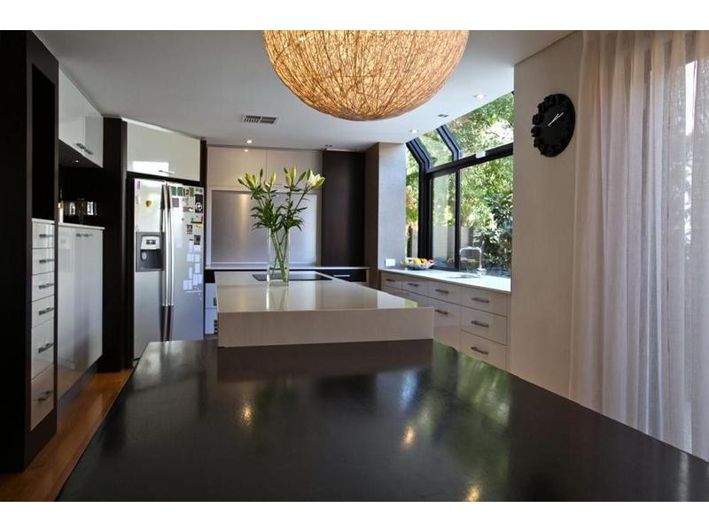 25a Tweeddale Rd, Applecross WA 6153