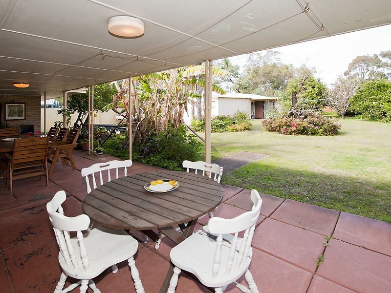 3 Shirley Ave, Mount Pleasant WA 6153