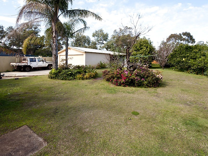 3 Shirley Ave, Mount Pleasant WA 6153