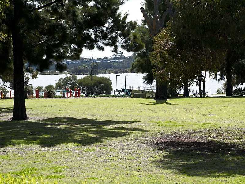 3 Shirley Ave, Mount Pleasant WA 6153