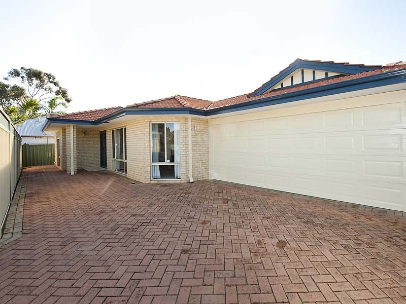 6a Knox Cres, Melville WA 6156