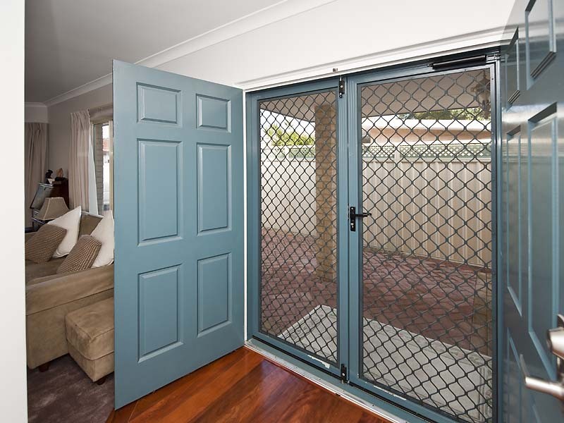 6a Knox Cres, Melville WA 6156