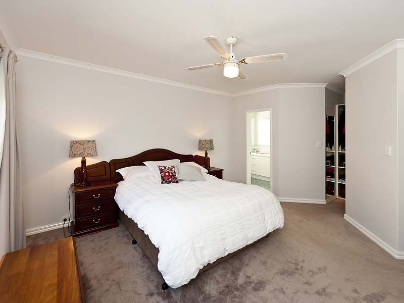 6a Knox Cres, Melville WA 6156