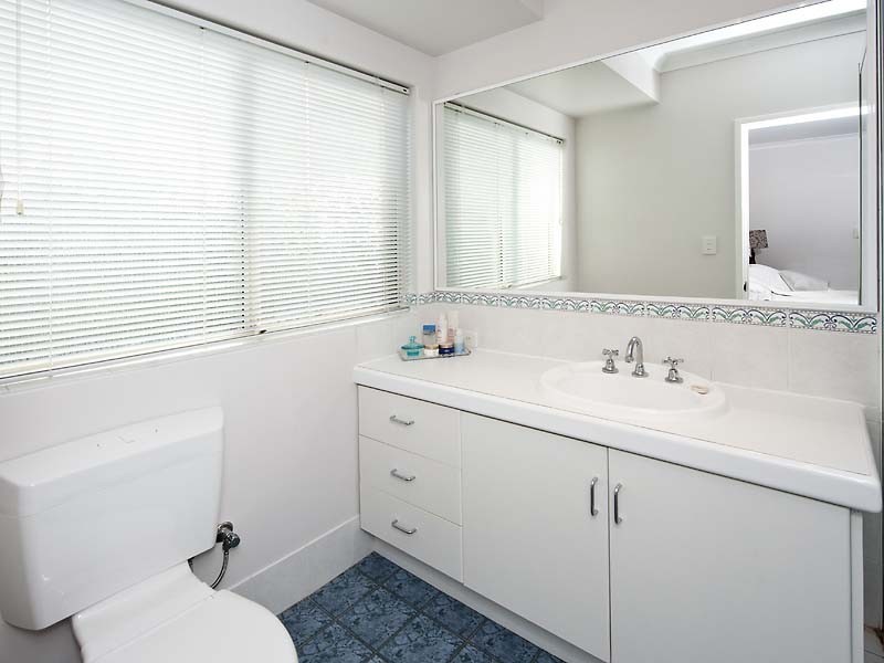 6a Knox Cres, Melville WA 6156