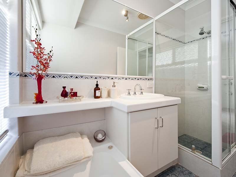 6a Knox Cres, Melville WA 6156