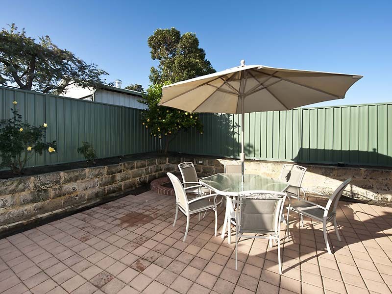 6a Knox Cres, Melville WA 6156