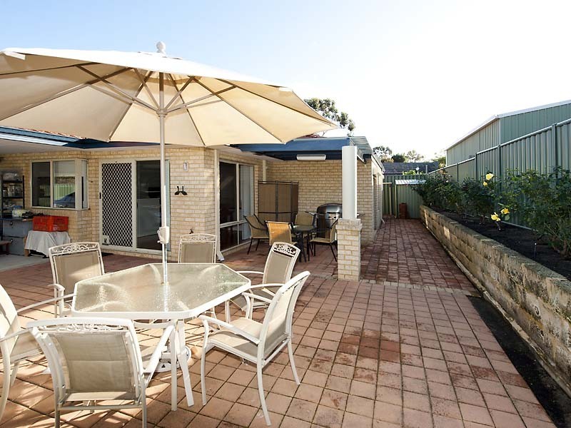 6a Knox Cres, Melville WA 6156
