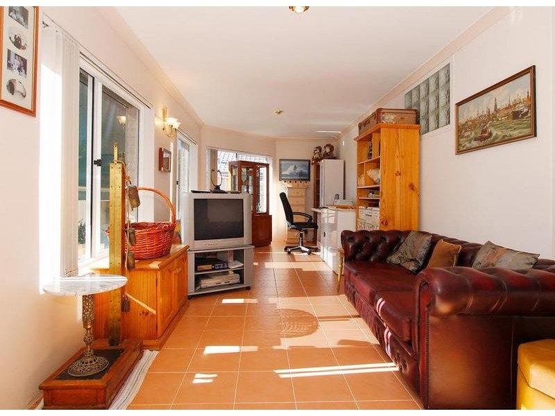 24a McLean St, Melville WA 6156