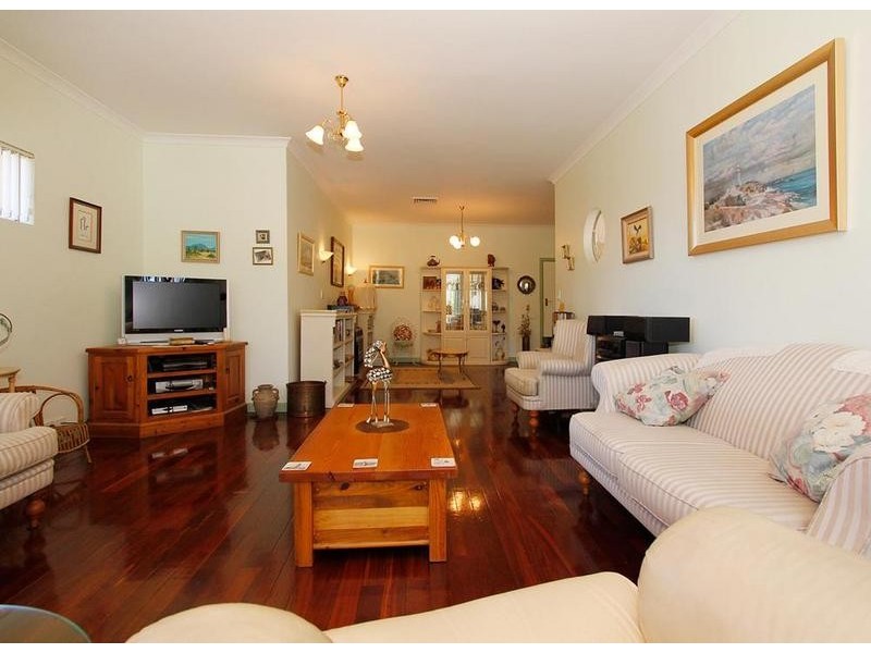 24a McLean St, Melville WA 6156