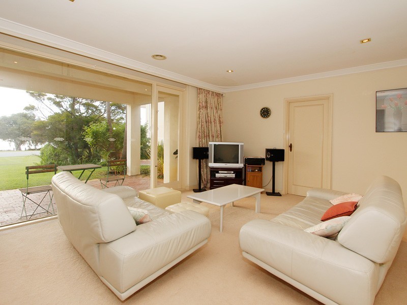 89 Riverton Drive, Rossmoyne WA 6148