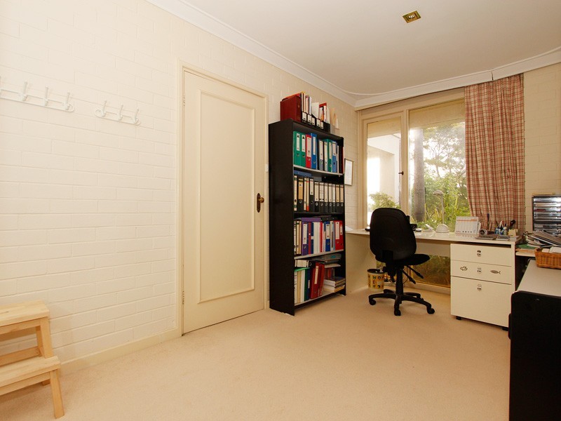 89 Riverton Drive, Rossmoyne WA 6148