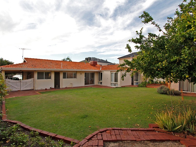 89 Riverton Drive, Rossmoyne WA 6148