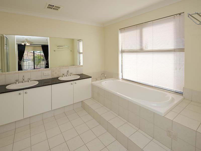 110 Bennett Drive, Canning Vale WA 6155