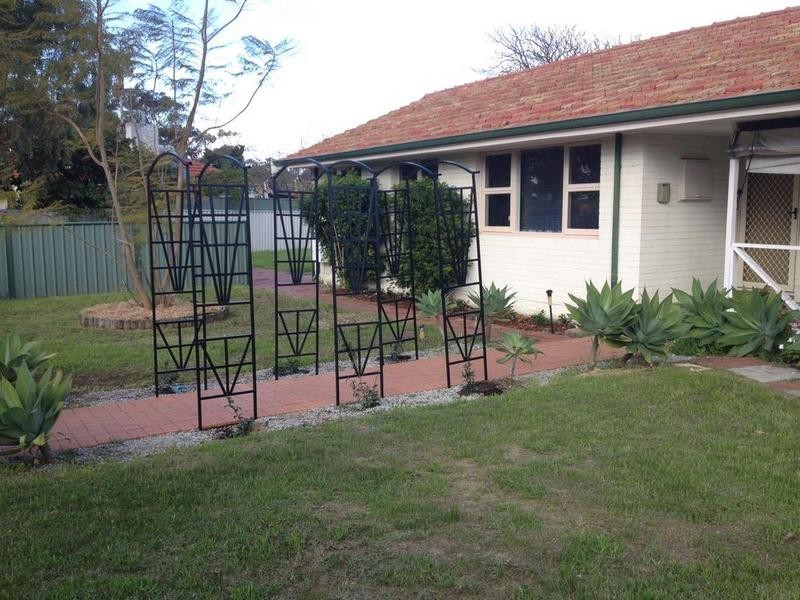 1 Hawkes St, Coolbellup WA 6163