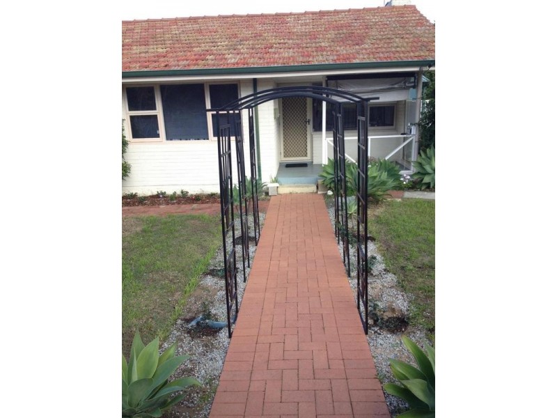 1 Hawkes St, Coolbellup WA 6163