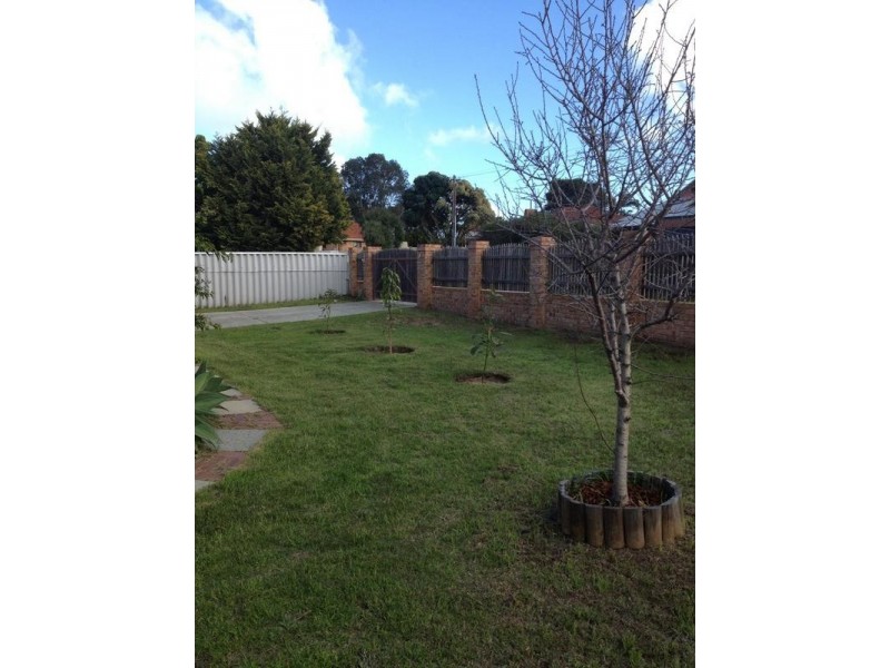 1 Hawkes St, Coolbellup WA 6163