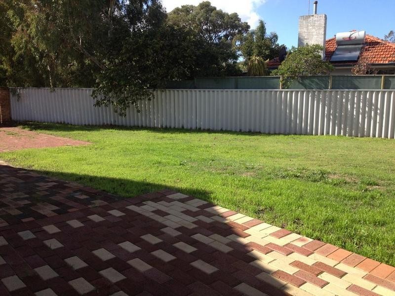 1 Hawkes St, Coolbellup WA 6163