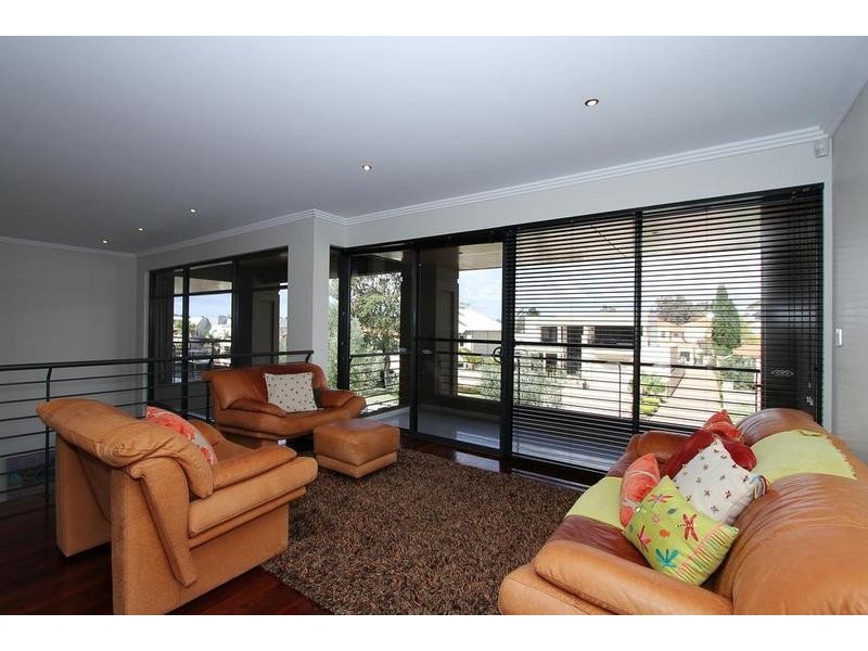 2a Bateman Rd, Mount Pleasant WA 6153