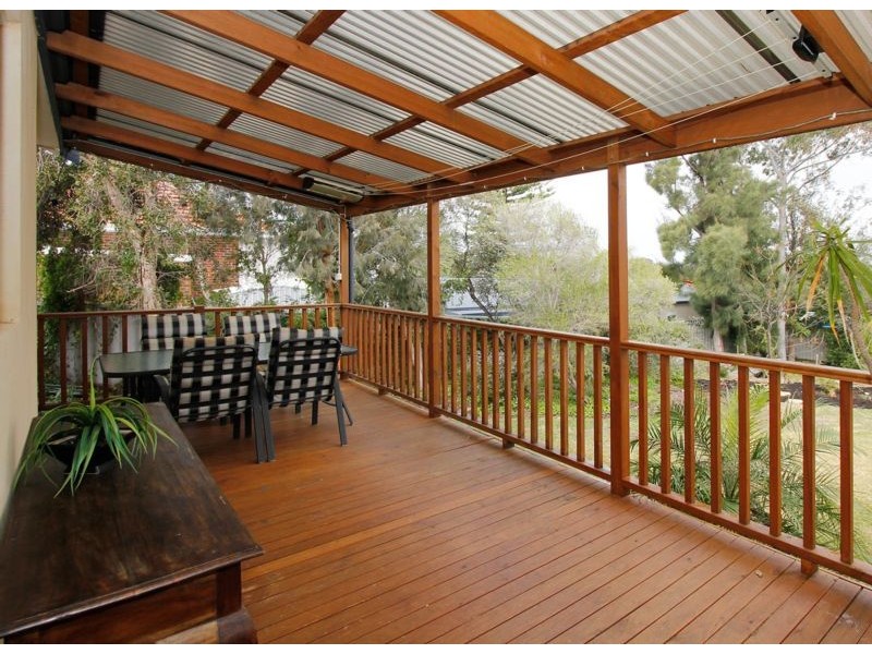 3 Redwood Cres, Melville WA 6156